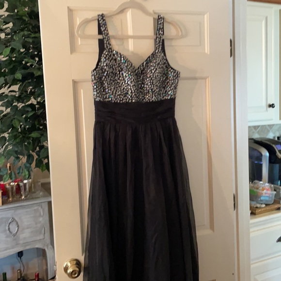 Black formal dress - Picture 4 of 4